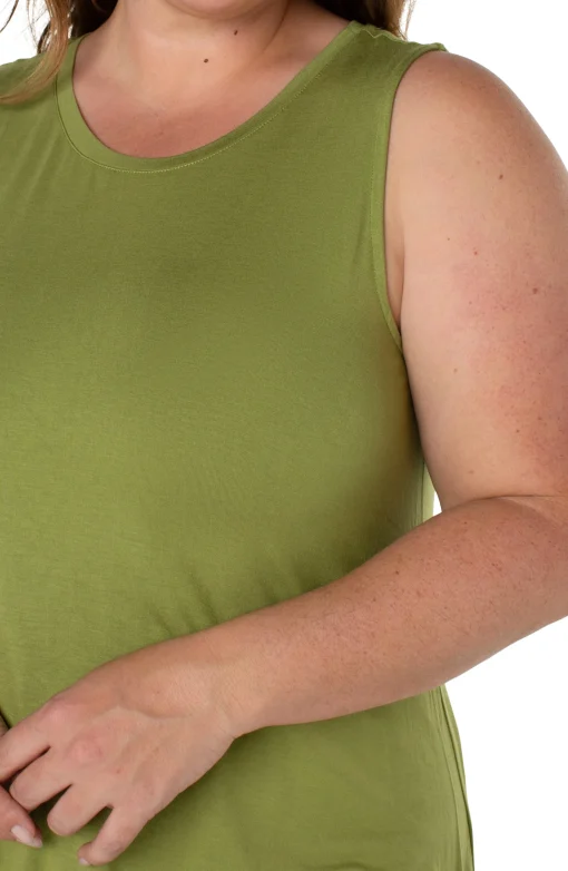 SLEEVELESS SCOOP NECK TANK