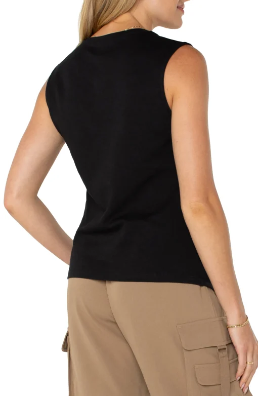 SLEEVELESS V-NECK KNIT TOP