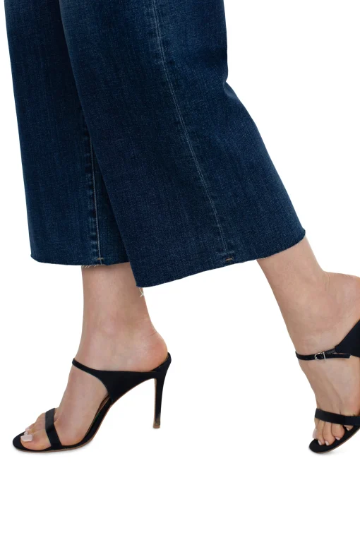 STRIDE HI-RISE WITH CUT HEM